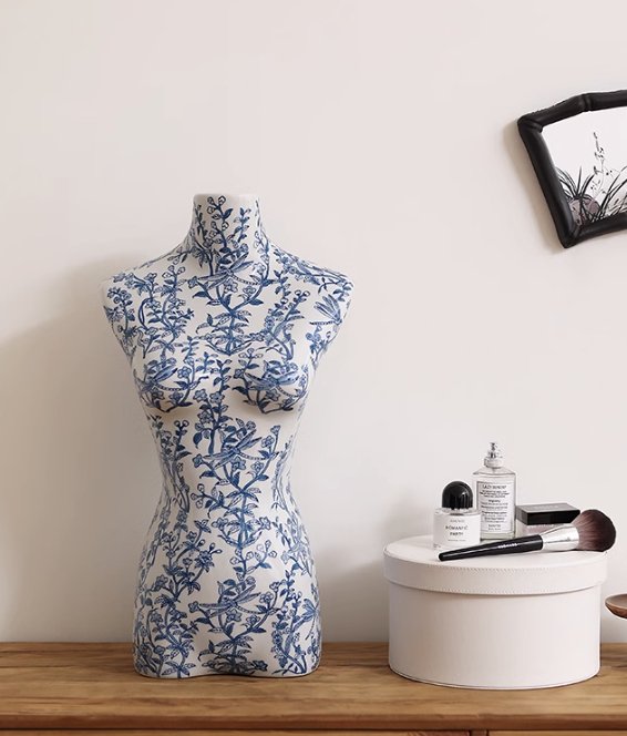 Blue and White Porcelain Female Body Sculpture - Mulantique