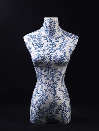 Blue and White Porcelain Female Body Sculpture - Mulantique