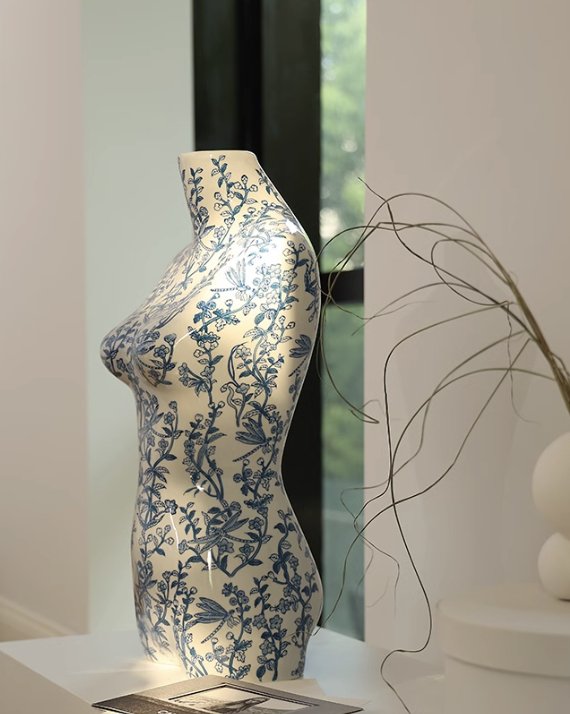 Blue and White Porcelain Female Body Sculpture - Mulantique