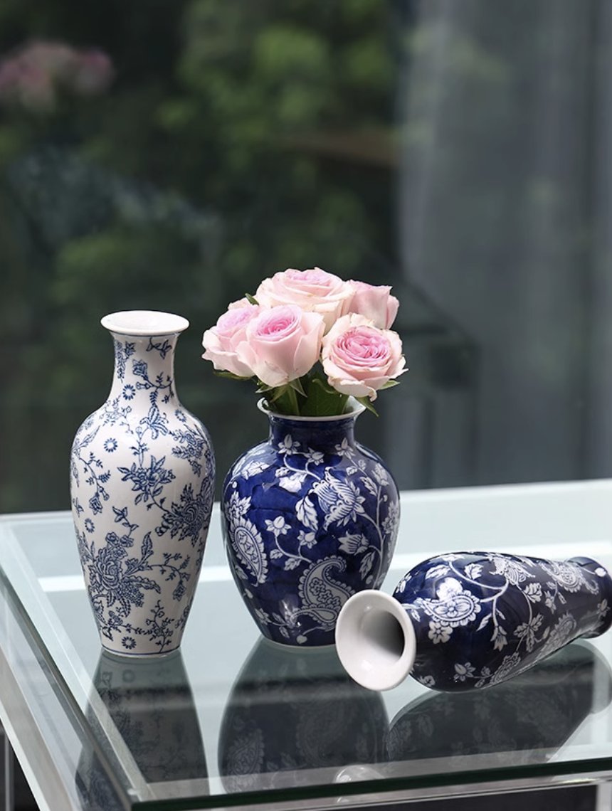 Mini Blue and White Porcelain Vase - Mulantique